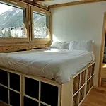 Beautiful In Centre With Superb Mountain Views Apartment