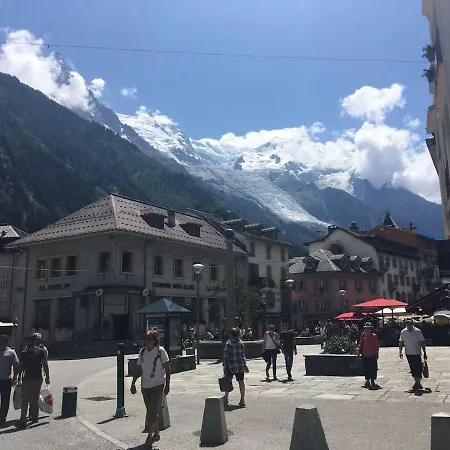 Апартаменты Beautiful In Centre With Superb Mountain Views Шамони