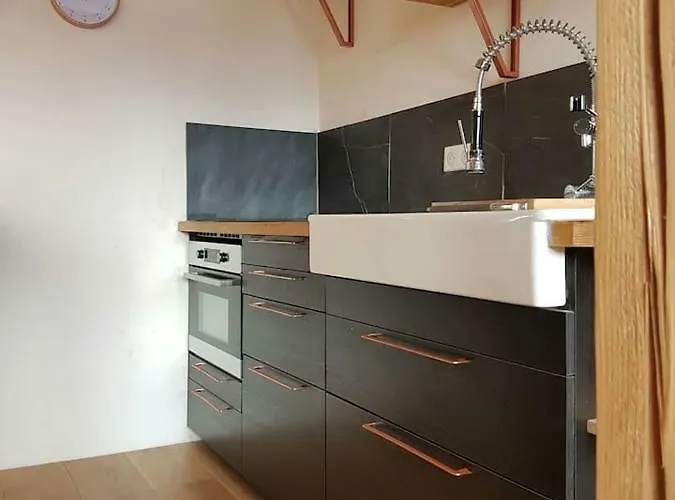 Beautiful In Centre With Superb Mountain Views