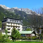 Beautiful In Centre With Superb Mountain Views Апартаменти *
