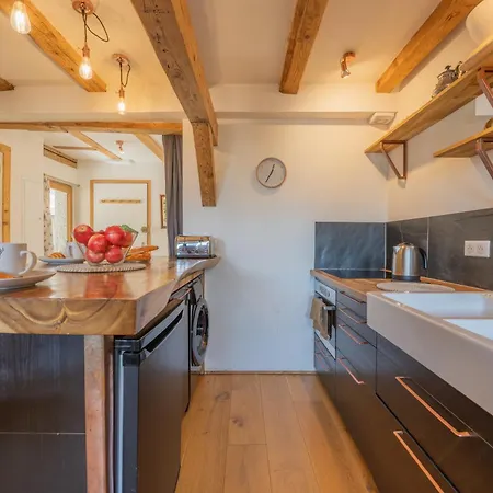 Beautiful In Centre With Superb Mountain Views Apartamento *
