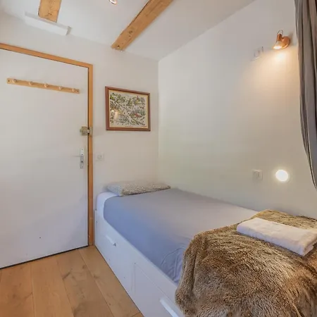 Beautiful In Centre With Superb Mountain Views *