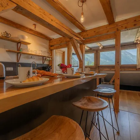 Beautiful In Centre With Superb Mountain Views