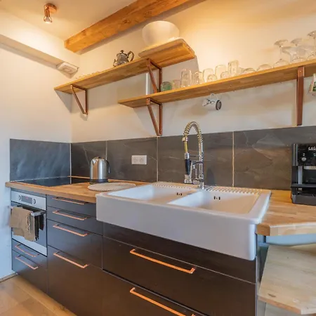 Beautiful In Centre With Superb Mountain Views Apartamento