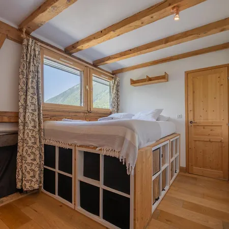 Beautiful In Centre With Superb Mountain Views *