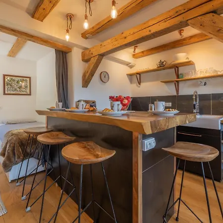Beautiful In Centre With Superb Mountain Views Chamonix Mont Blanc