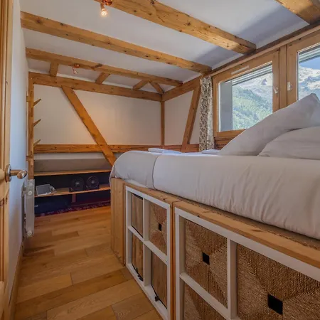 Beautiful In Centre With Superb Mountain Views *
