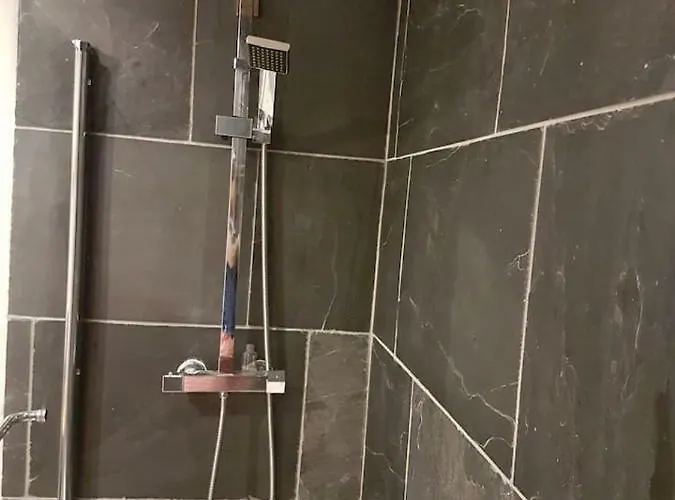 Beautiful In Centre With Superb Mountain Views