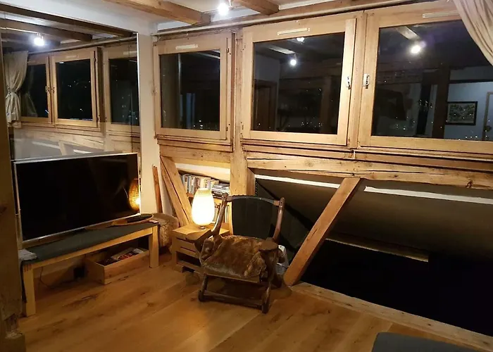 Beautiful In Centre With Superb Mountain Views Апартаменты *