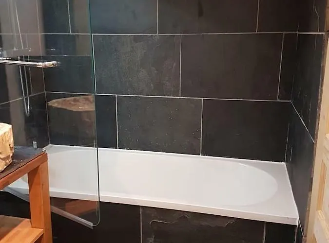 Апартаменты Beautiful In Centre With Superb Mountain Views Шамони