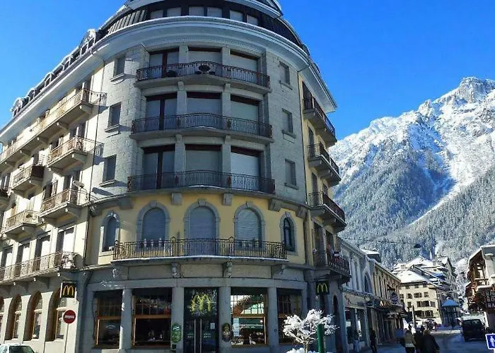 Beautiful In Centre With Superb Mountain Views *