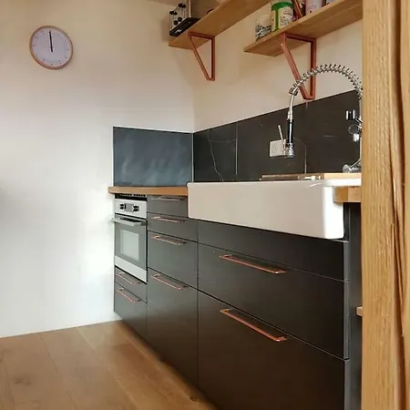 Beautiful In Centre With Superb Mountain Views