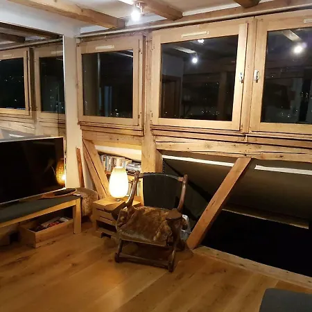 Beautiful In Centre With Superb Mountain Views 公寓 *