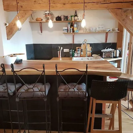 公寓 Beautiful In Centre With Superb Mountain Views